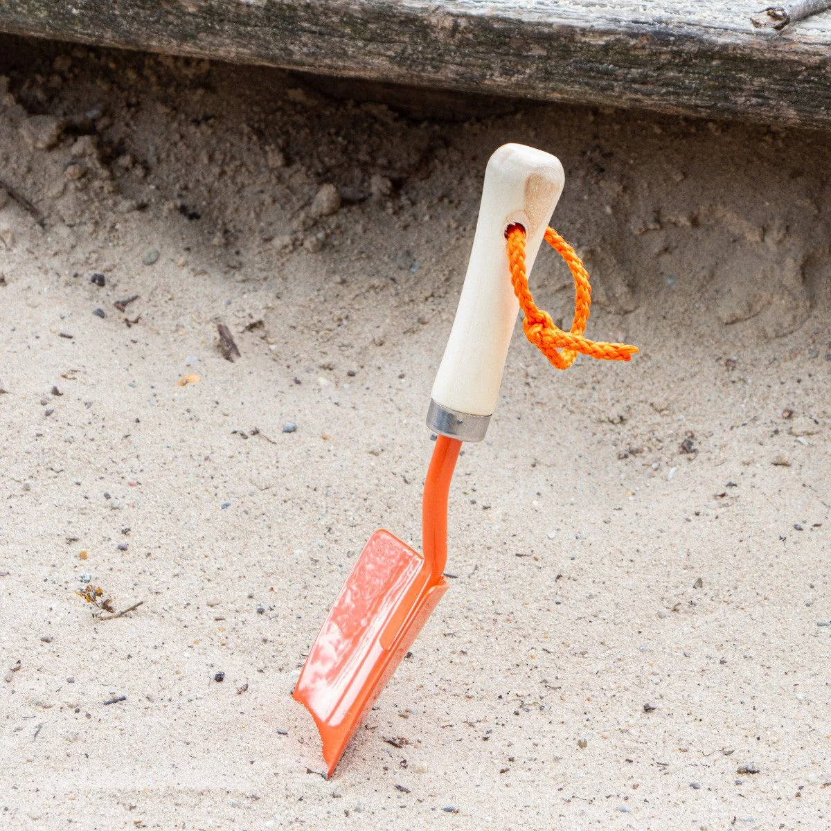 ANTIKAS Kinderschaufel Schippe aus Eisen orange für den Garten