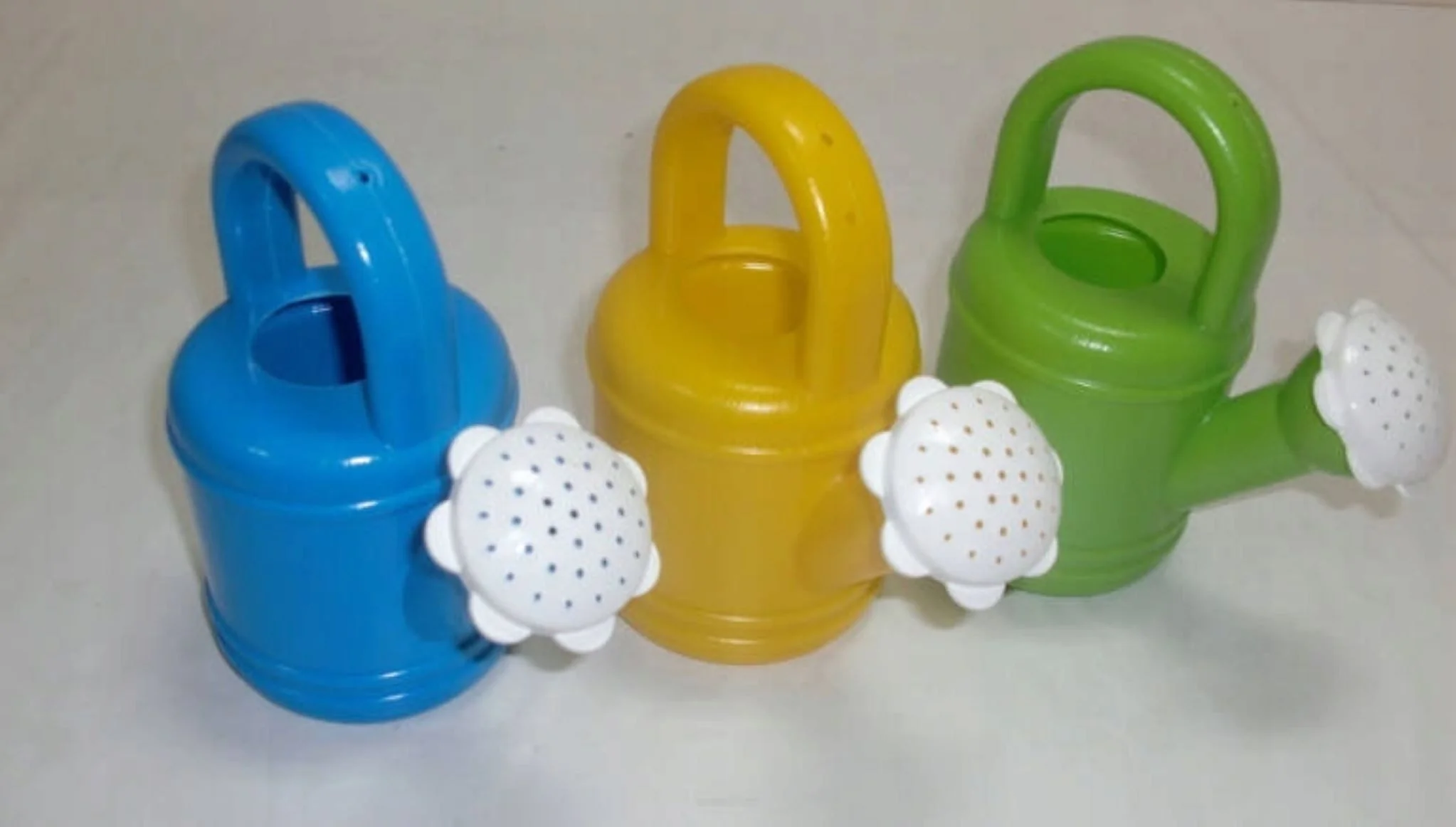 FESTIVALARTIKEL Plastik Gießkanne für Kinder Garten und Sandkasten